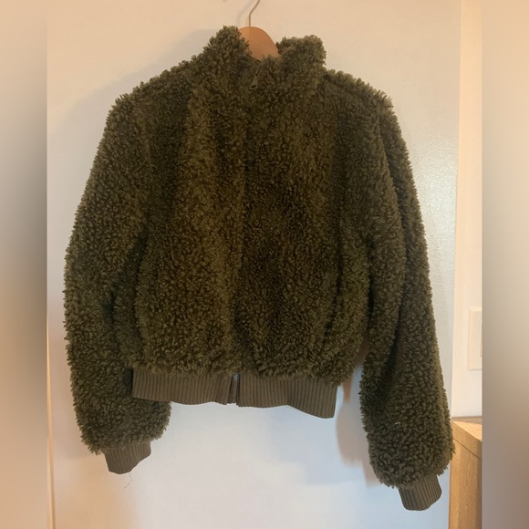 Cute fuzzy bomber jacket. Olive green - Picture 1 of 5